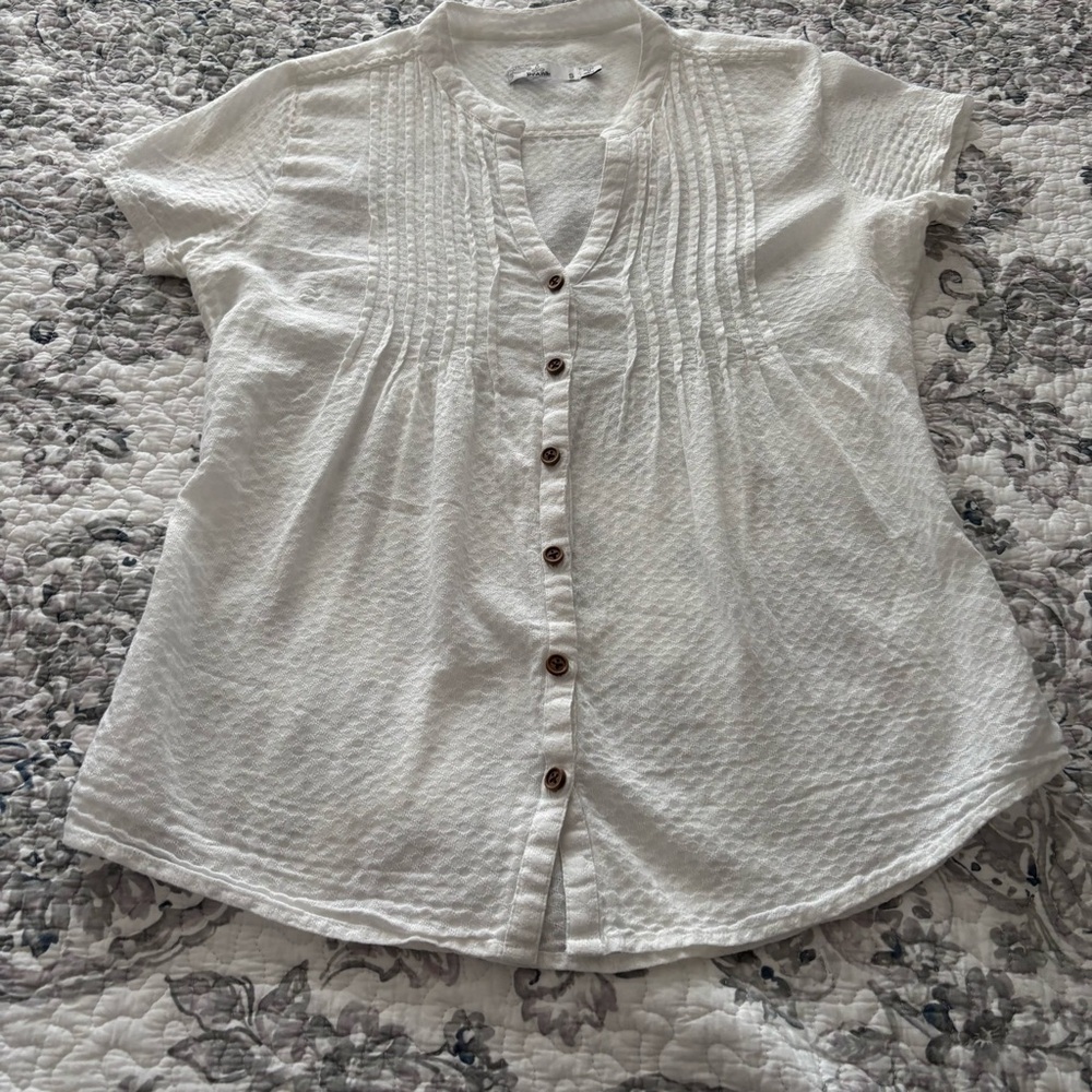 Prana Women's White Pleated Button-Up Blouse. Size Small saw - Picture 4 of 10